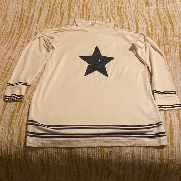 Casually, cool off the shoulder long sleeved jersey! - Picture 1 of 7